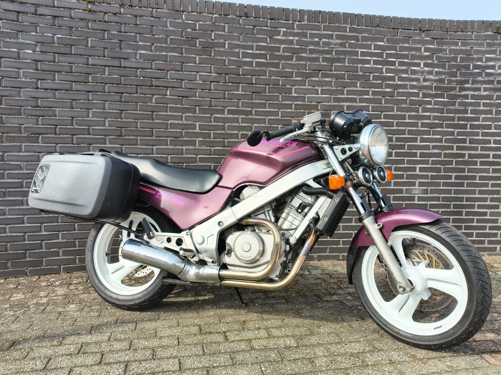 Honda NTV 650 - Revere, Cardan-aandrijving, 2 cilinders, Motorrijbewijs A, Particulier