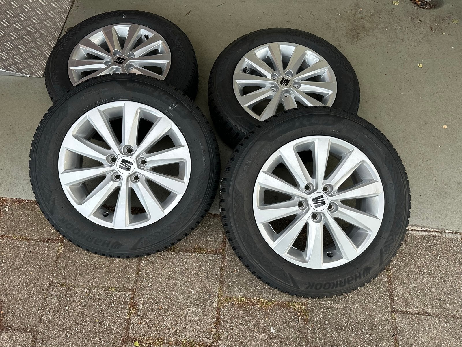 Originele 15 inch lichtmetalen winterset Seat Ibiza (A-merk), Auto-onderdelen, Ophalen, 15 inch, Banden en Velgen, Nieuw