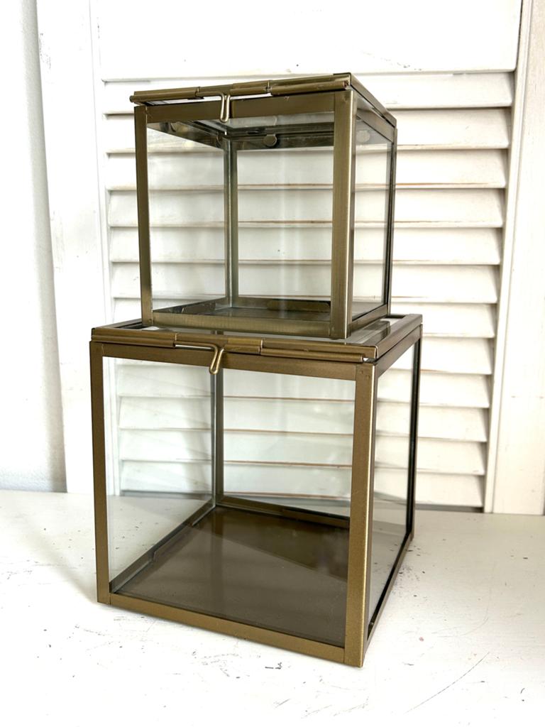 Twee vitrine kastjes display glas en bronskleurig metaal, Ophalen