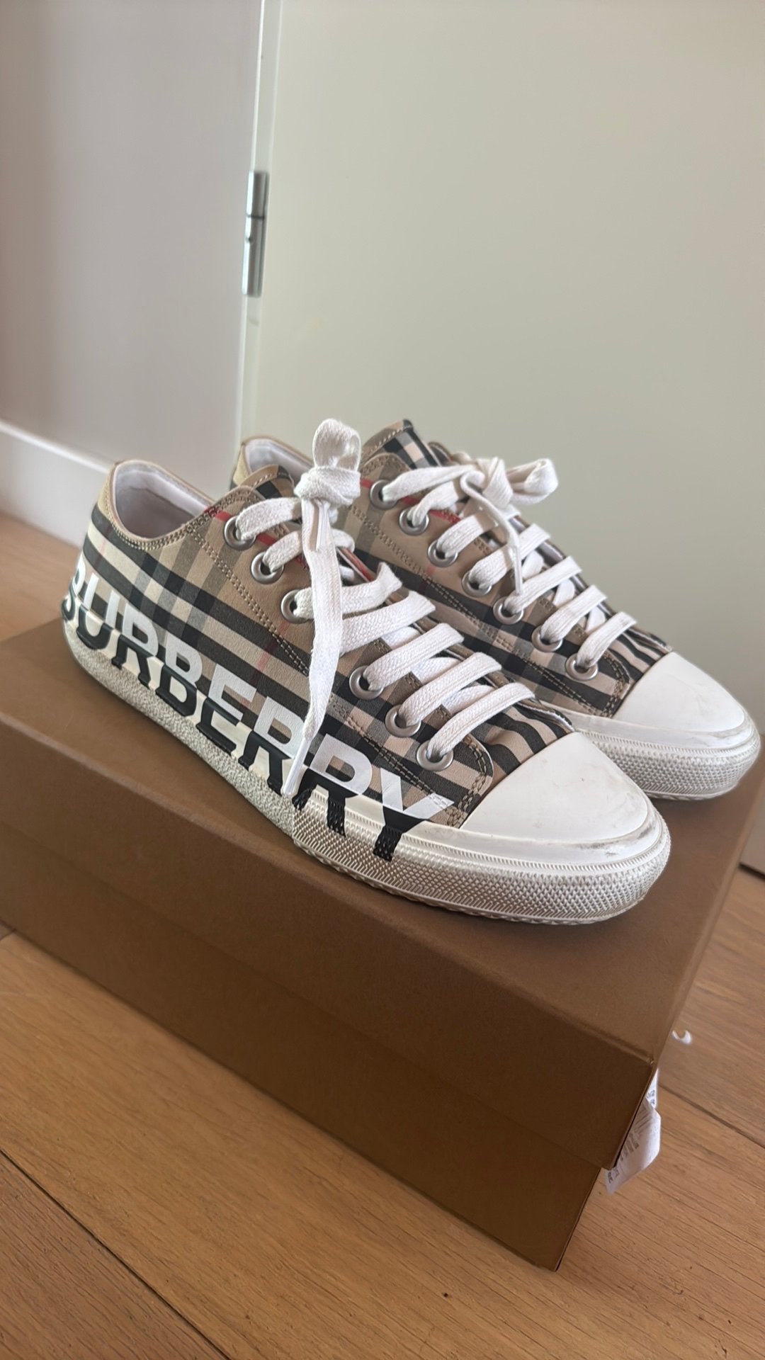 Burberry sneakers maat 39, Ophalen of Verzenden, Zo goed als nieuw, Wit