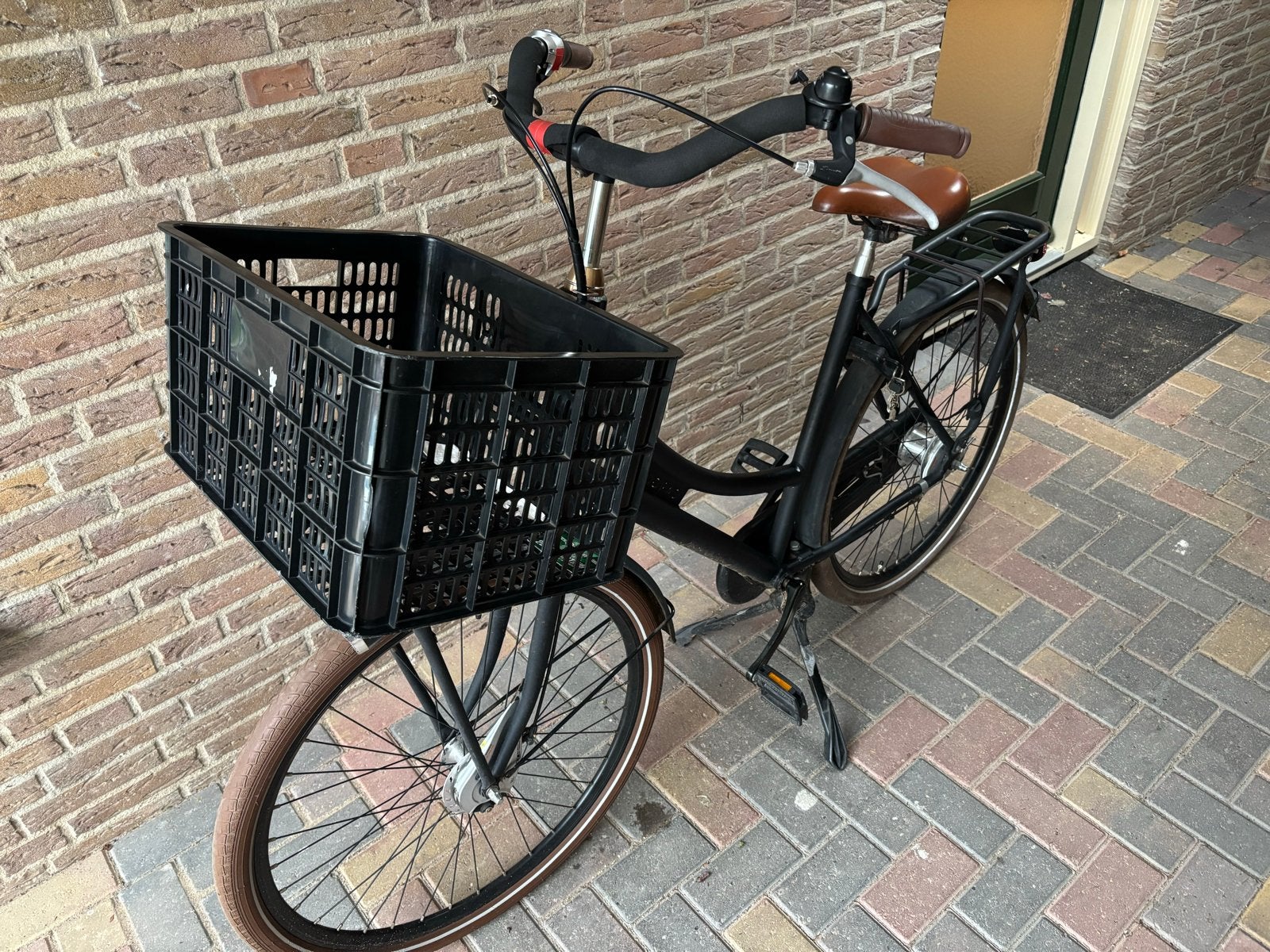 Stevige zwarte transportfiets met krat, Fietsen en Brommers, Fietsen | Bakfietsen, Terugtraprem, Gebruikt, Goederen, Ophalen