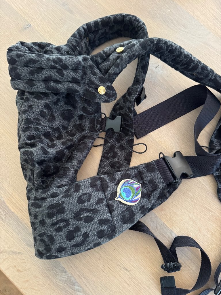 Artipoppe draagzak leopard als nieuw, Buik of Rug, Zo goed als nieuw, Draagzak, Ophalen