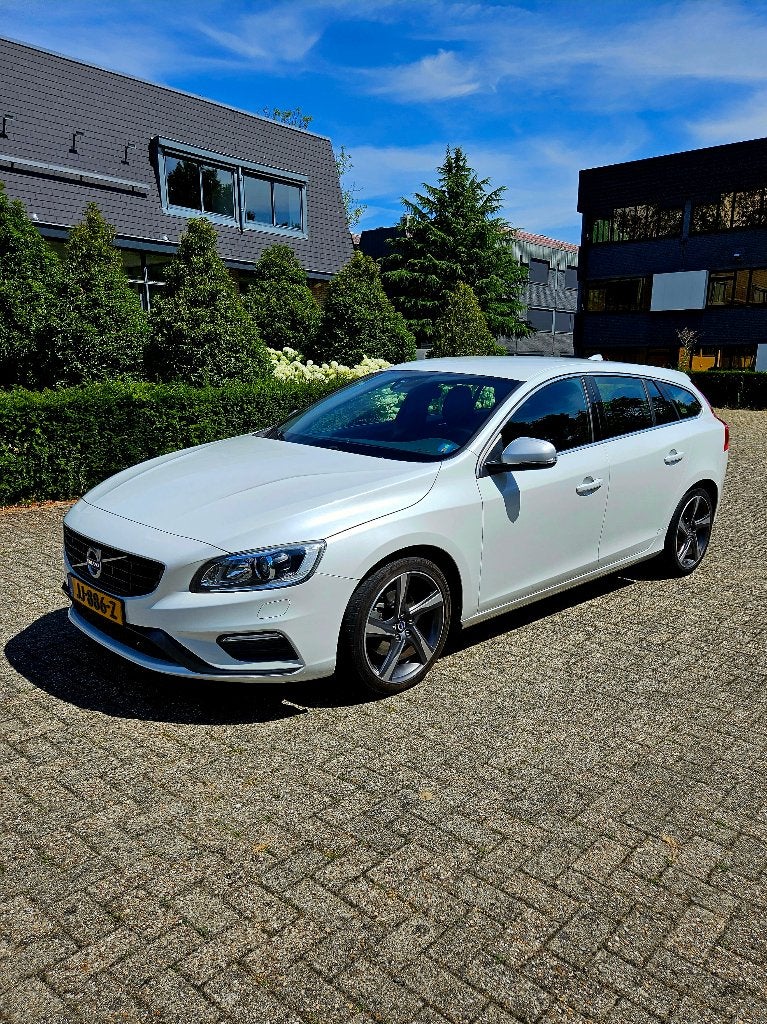 Volvo V60 T4 190pk 2016 Wit, Auto's, Volvo, Zwart, 1969 cc, Lichtsensor, Wit