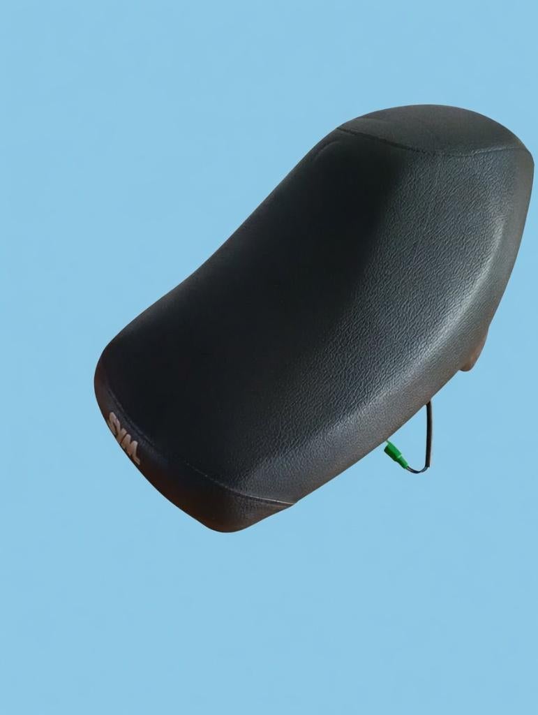 Sym Xpro buddy / zadel incl helmbak (geen scheuren), Fietsen en Brommers, Brommeronderdelen | Scooters, Ophalen of Verzenden, Gebruikt