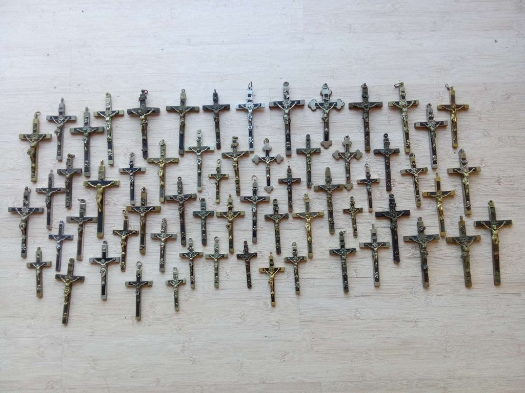 Kruisjes 58 stuks, Verzamelen, Ophalen of Verzenden, Gebruikt, Christendom | Katholiek