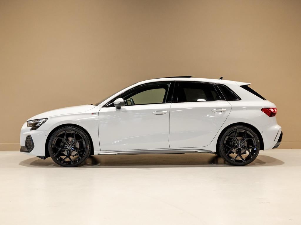 Audi A3 Sportback 35 TFSI S-Line edition / 150pk / Panorama, Auto's, Audi, 4 cilinders, Wit, Bedrijf, 19 km/l