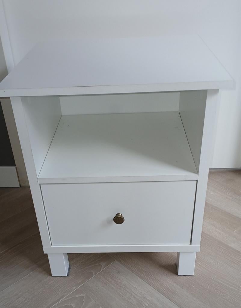Stevig nachtkastje, Ophalen, Minder dan 45 cm