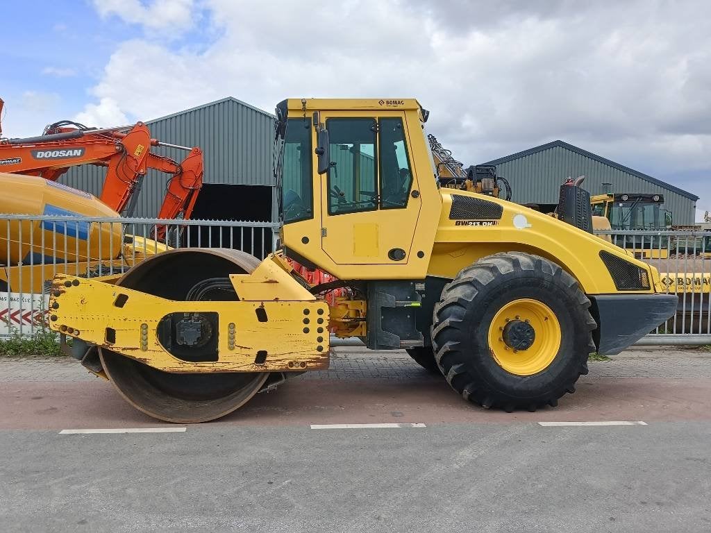 Bomag BW 213 D H-4 i wals roller compactor (bj 2016)