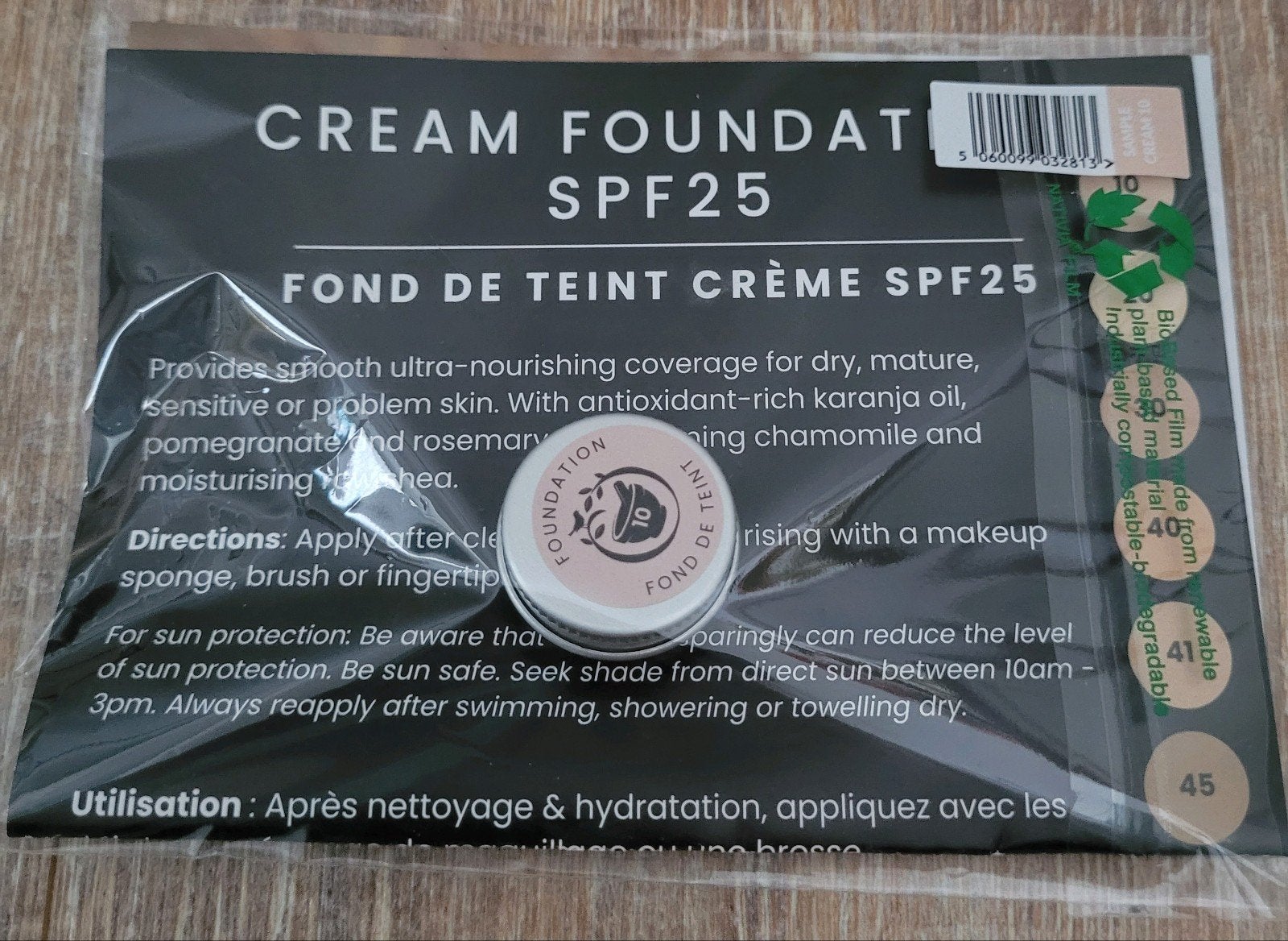 Nieuw! Odylique cream foundation SPF25 mini, nr. 10, Ophalen of Verzenden, Nieuw, Gehele gezicht, Make-up