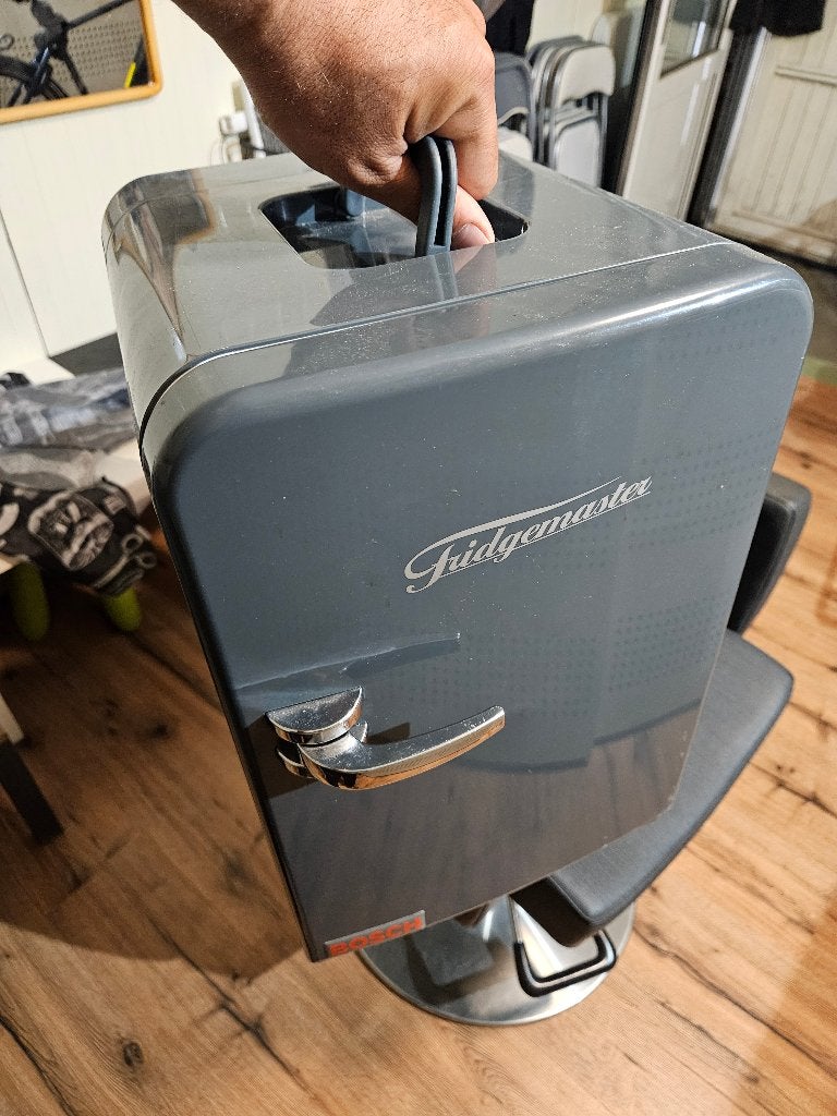 Fridgemaster Mini koelkast 12 en 220 volt, Ophalen of Verzenden, Zo goed als nieuw, Elektrisch