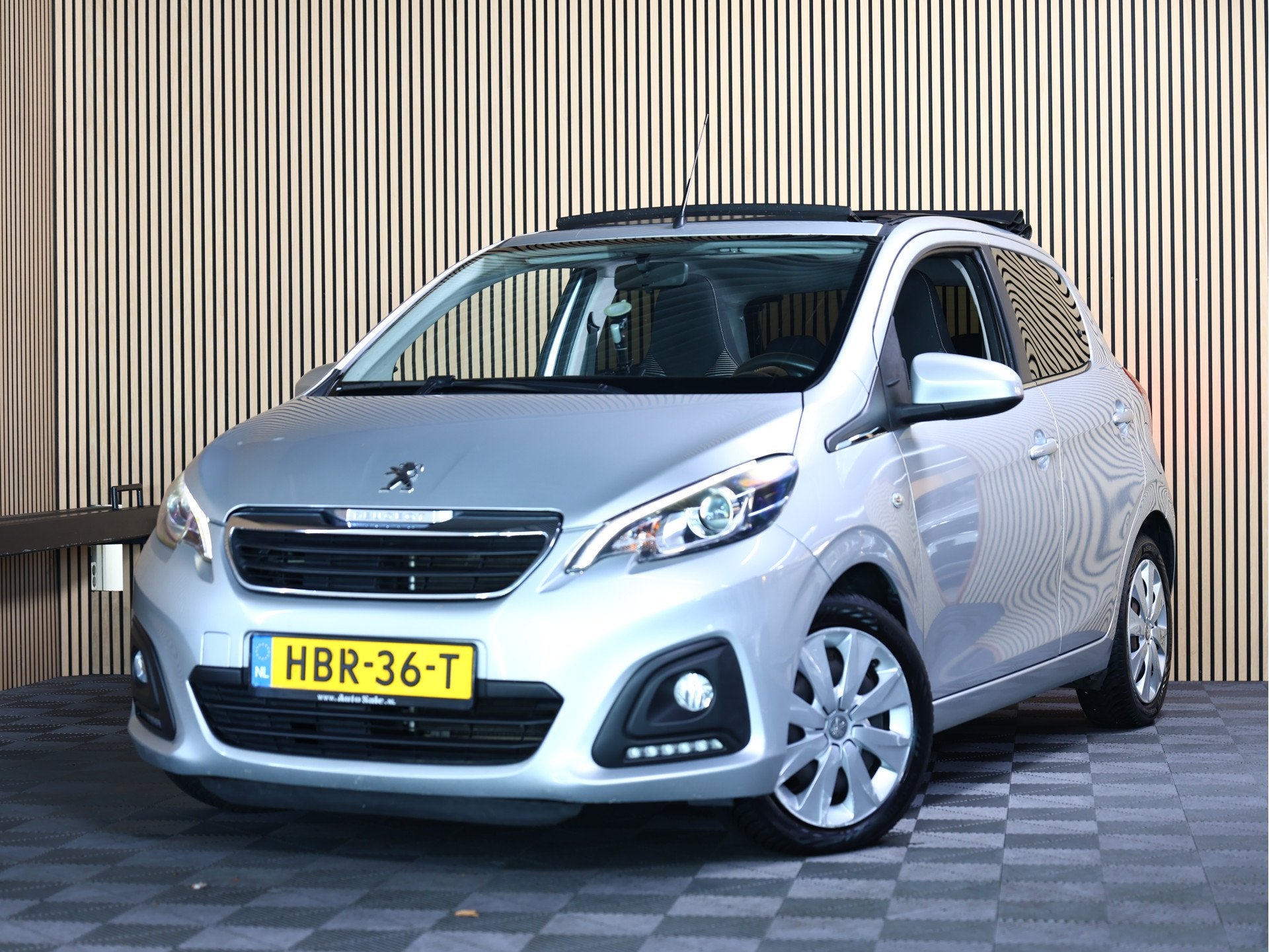 Peugeot 108 1.2 Puretech Allure CABRIO TOP NAVIGATIE CARPLAY, Voorwielaandrijving, Stof, Gebruikt, Euro 6