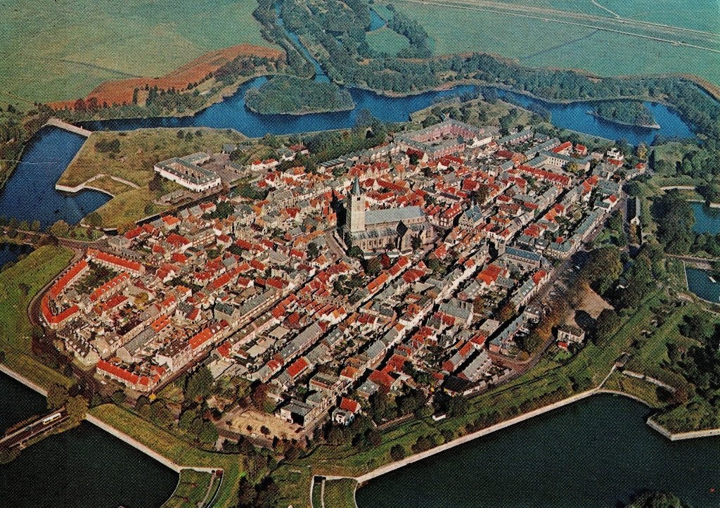 Naarden -  Luchtfoto vesting. Gelopen Naarden 1973., Verzamelen, Ansichtkaarten | Nederland, Ophalen of Verzenden, 1960 tot 1980
