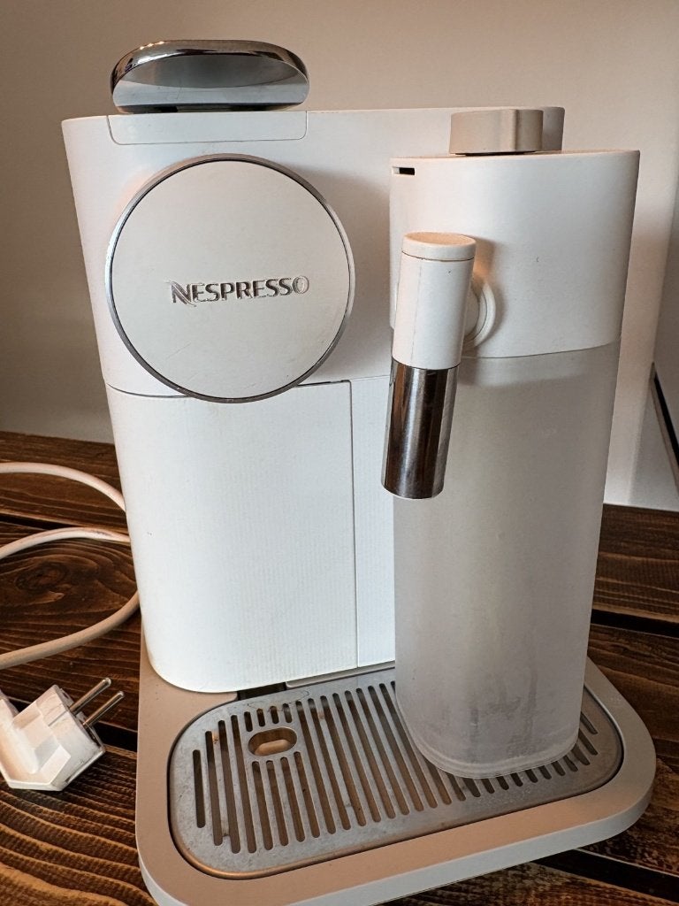 Foto 6 van Nespresso De'Longhi Gran Lattissima wit met melkopschuimer