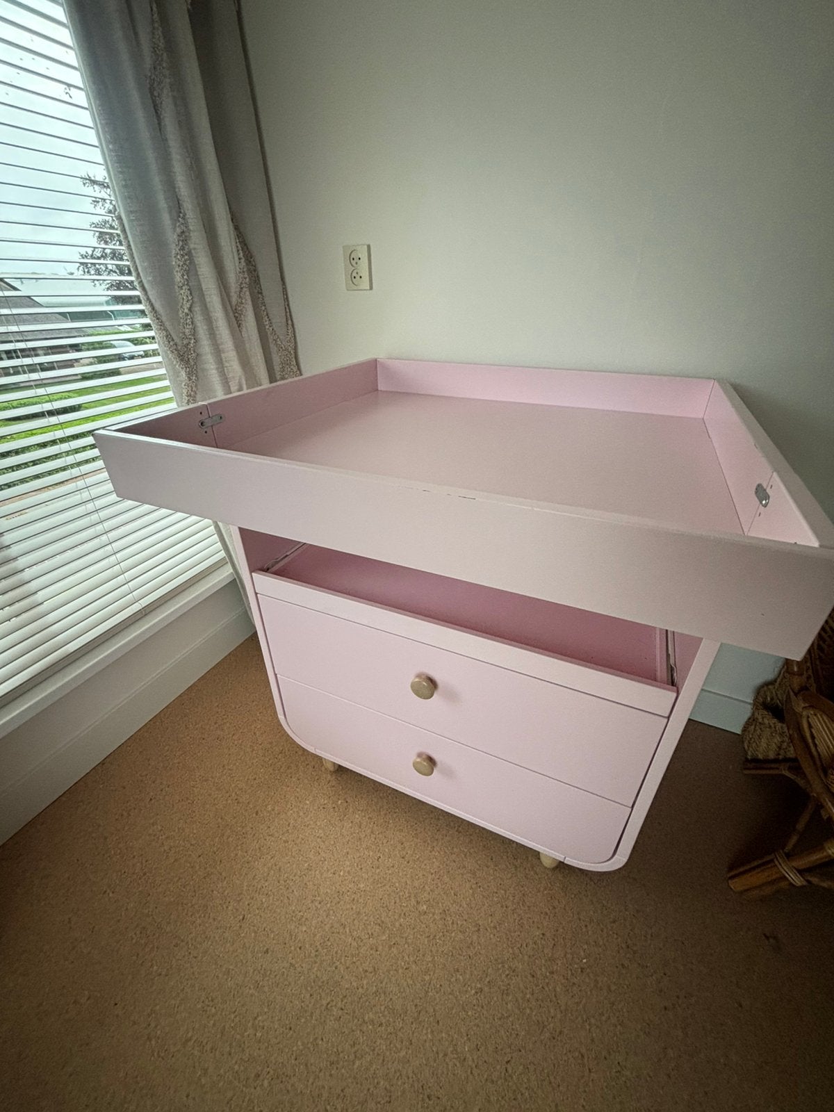 Super leuke roze comode, Kinderen en Baby's, Kinderkamer | Commodes en Kasten, Zo goed als nieuw, 90 tot 105 cm, 75 tot 100 cm