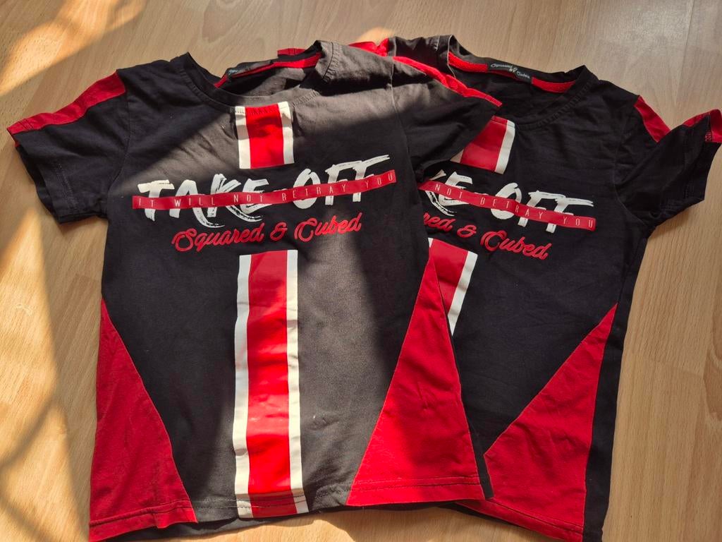 Twee stoere tshirts maat 128, tweeling, zwart/ roood, Kinderen en Baby's, Tweelingen en Meerlingen, Ophalen of Verzenden, Zo goed als nieuw