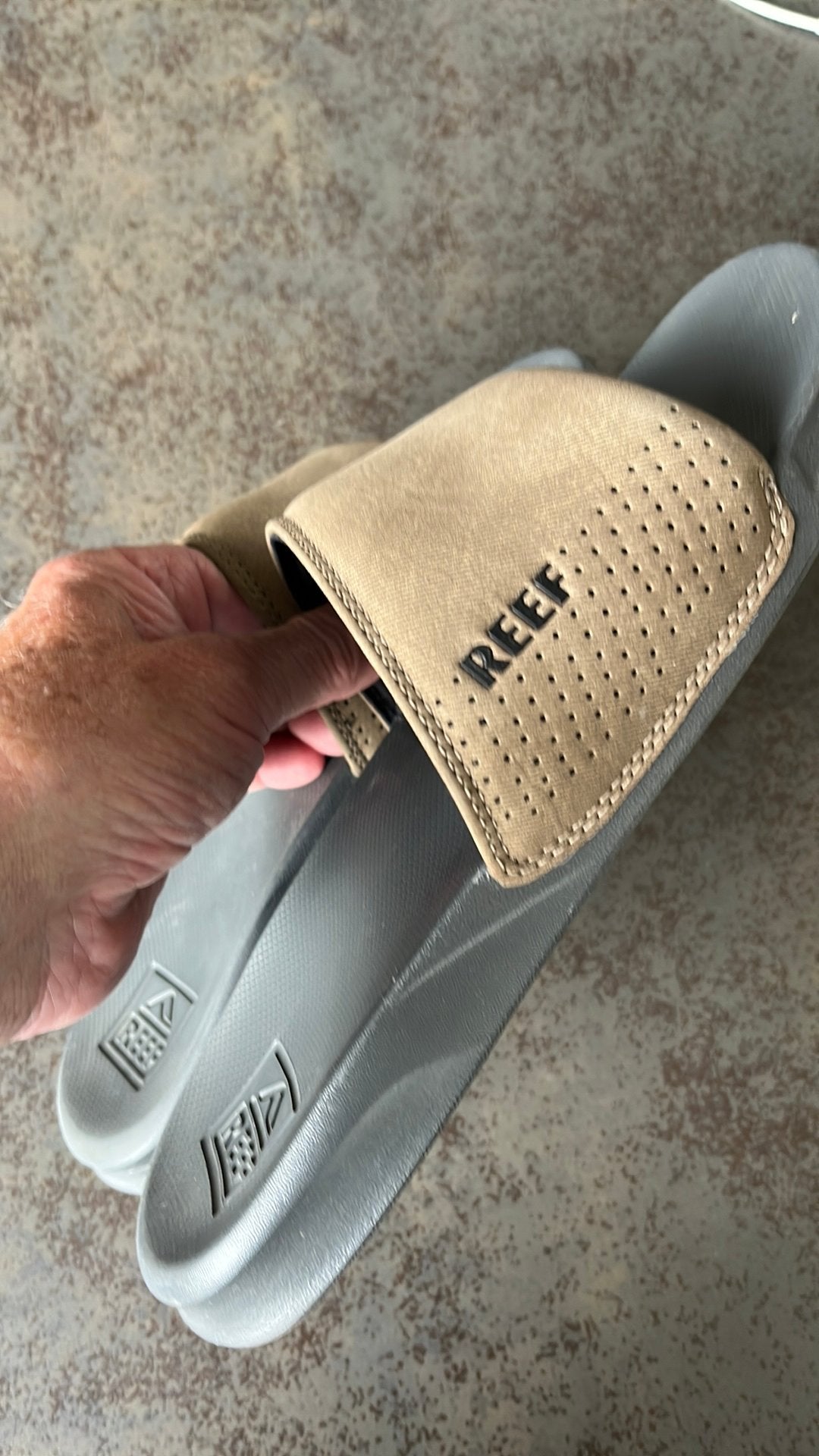 Reef bad slippers maat 42 izgst Bruin, Ophalen of Verzenden, Overige maten, Bruin