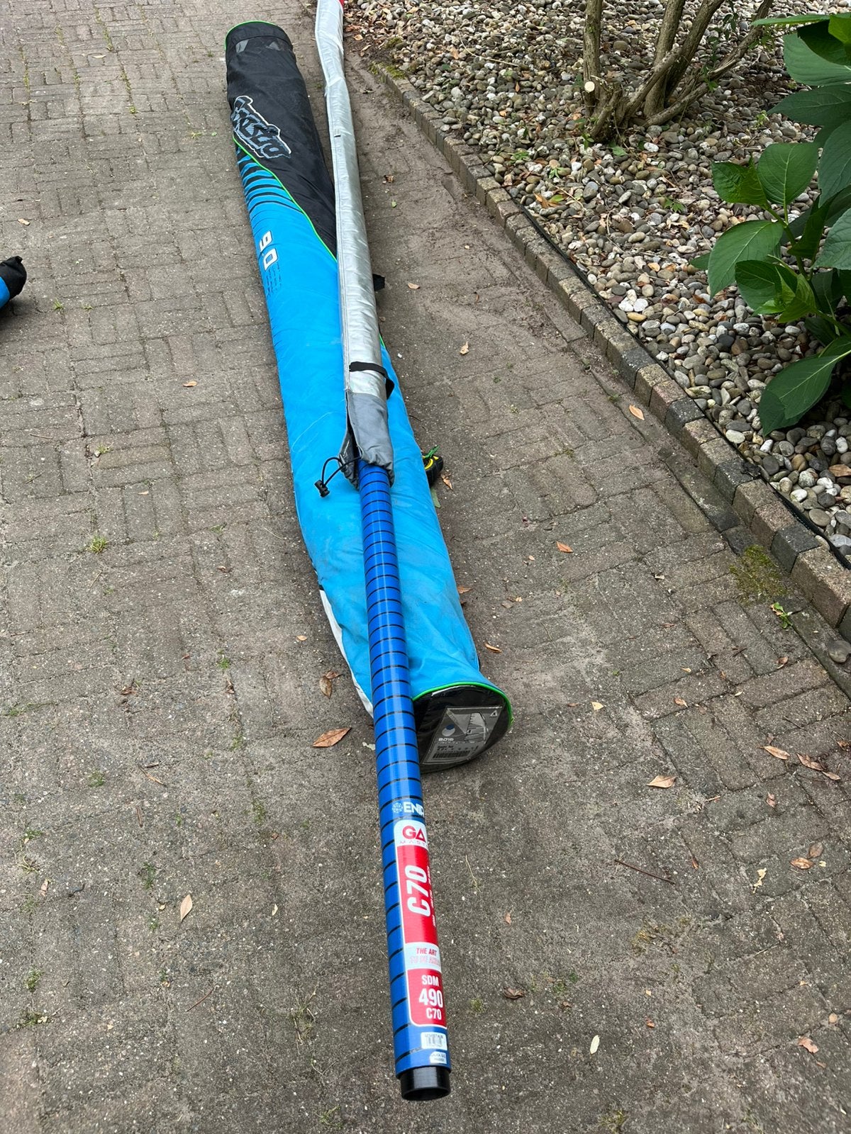 Gaastra 490 SDM C70 mast & Gaastra Savage 9.0 No-Cam zeil, Ophalen, Met mast, Zo goed als nieuw, 8 m² of meer