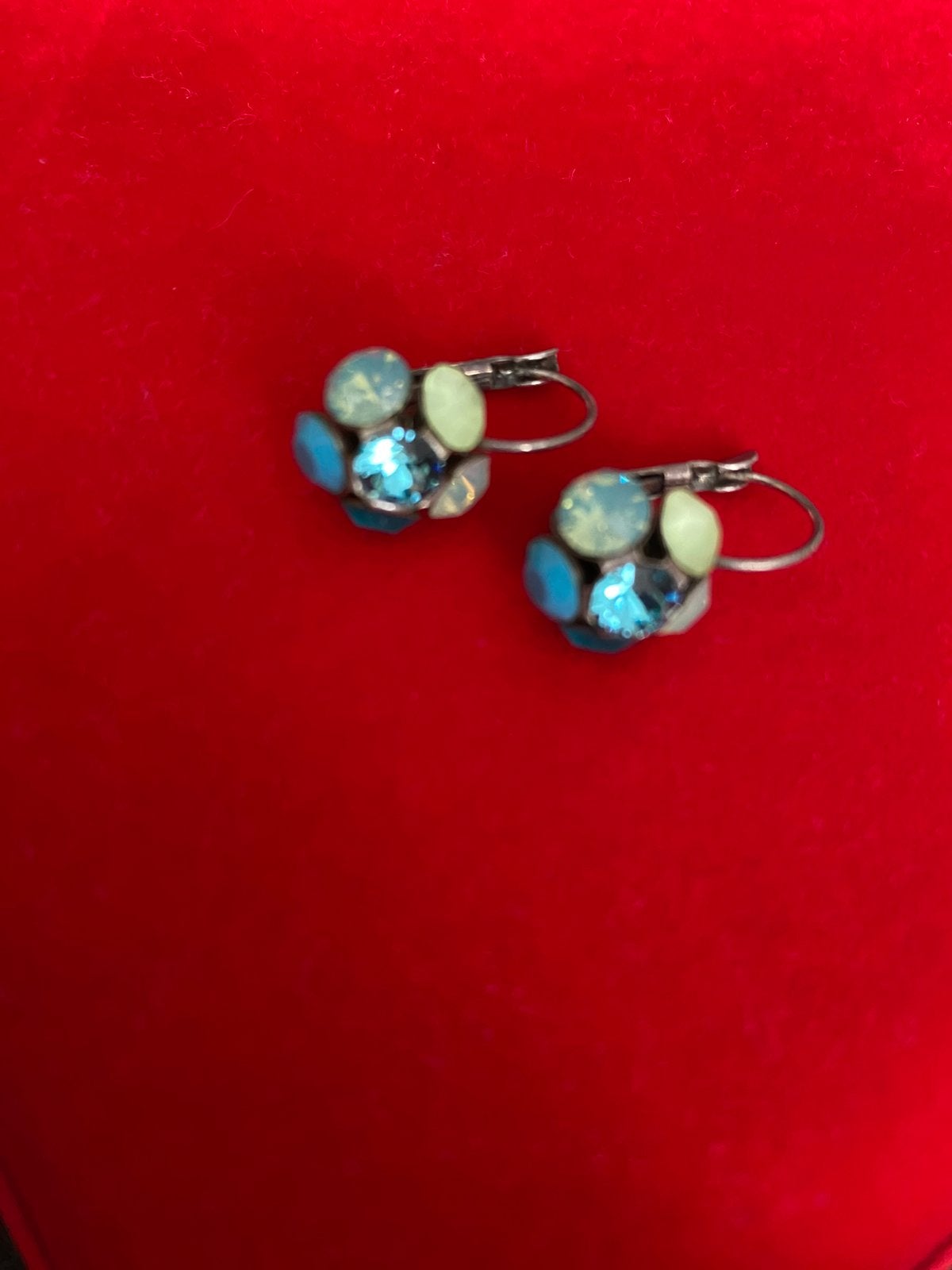 Swarovski oorbellen ( turquoise), Ophalen of Verzenden, Zo goed als nieuw, Overige materialen