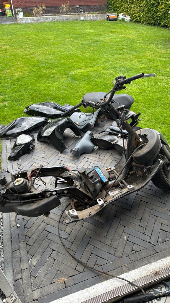 Piaggio fly frame, Fietsen en Brommers, Brommeronderdelen | Scooters, Ophalen of Verzenden, Gebruikt, Frame, Piaggio