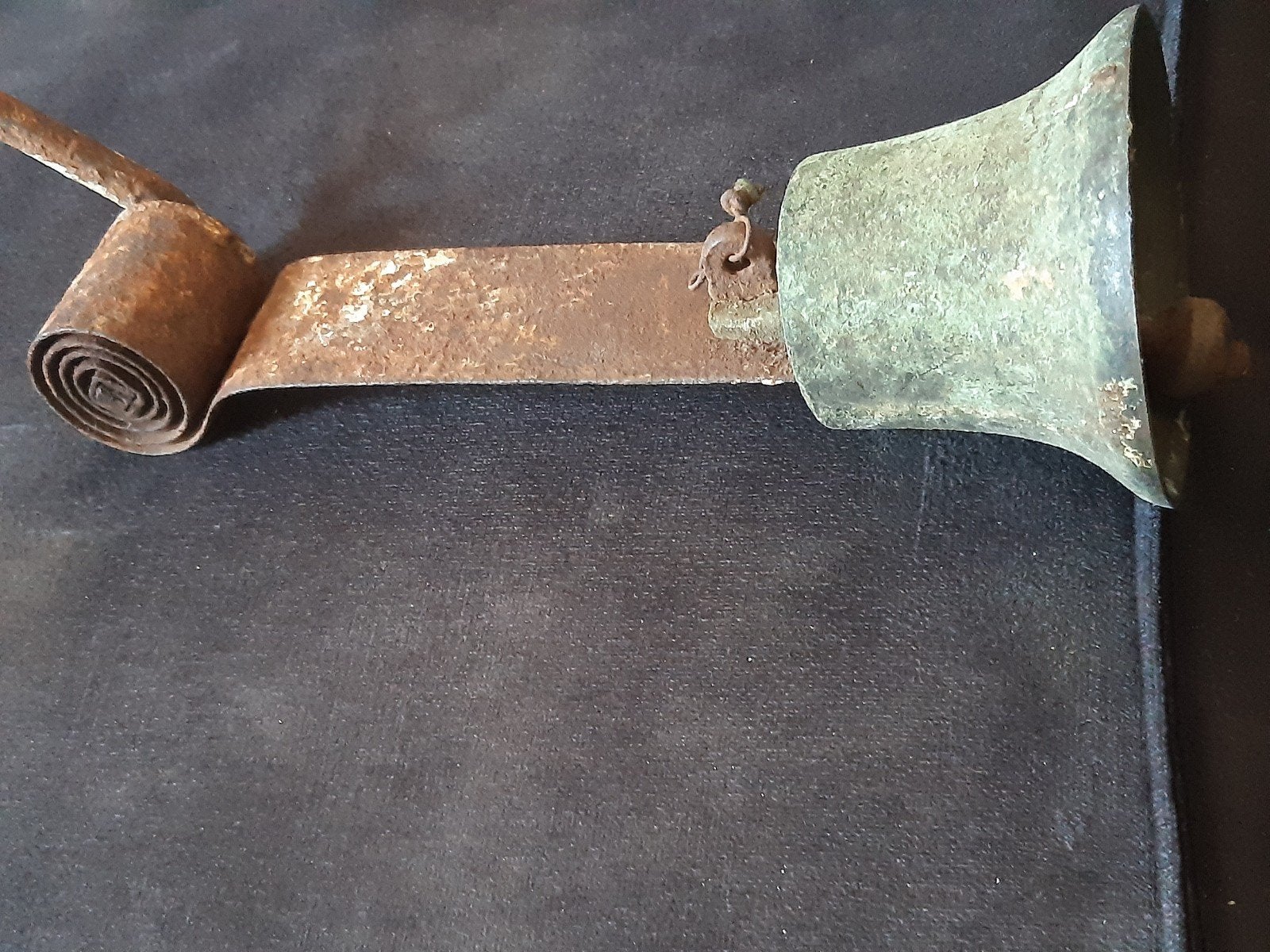 Oude winkelbel schoolbel ,mooie patina,bladveer ,stoer, Ophalen of Verzenden