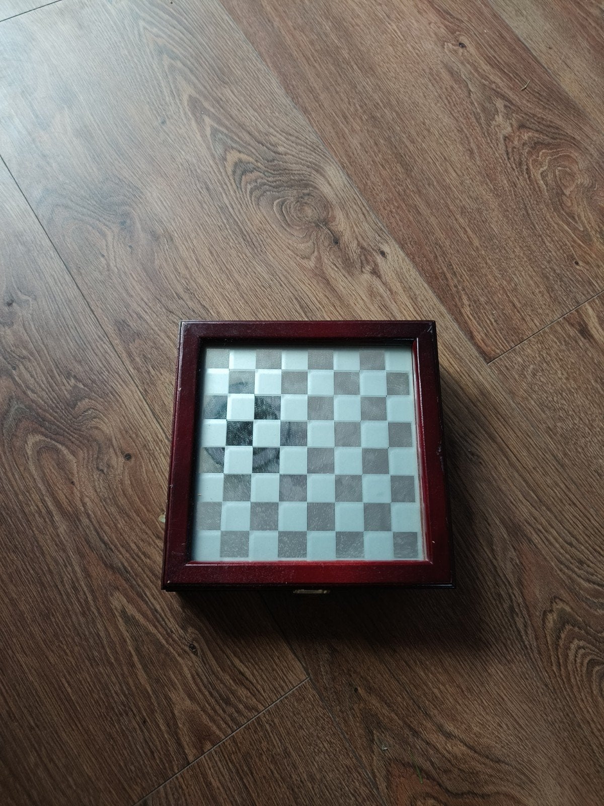 Glazen schaakspel in houten doos, Een of twee spelers, Ophalen of Verzenden, Gebruikt, Reisspel