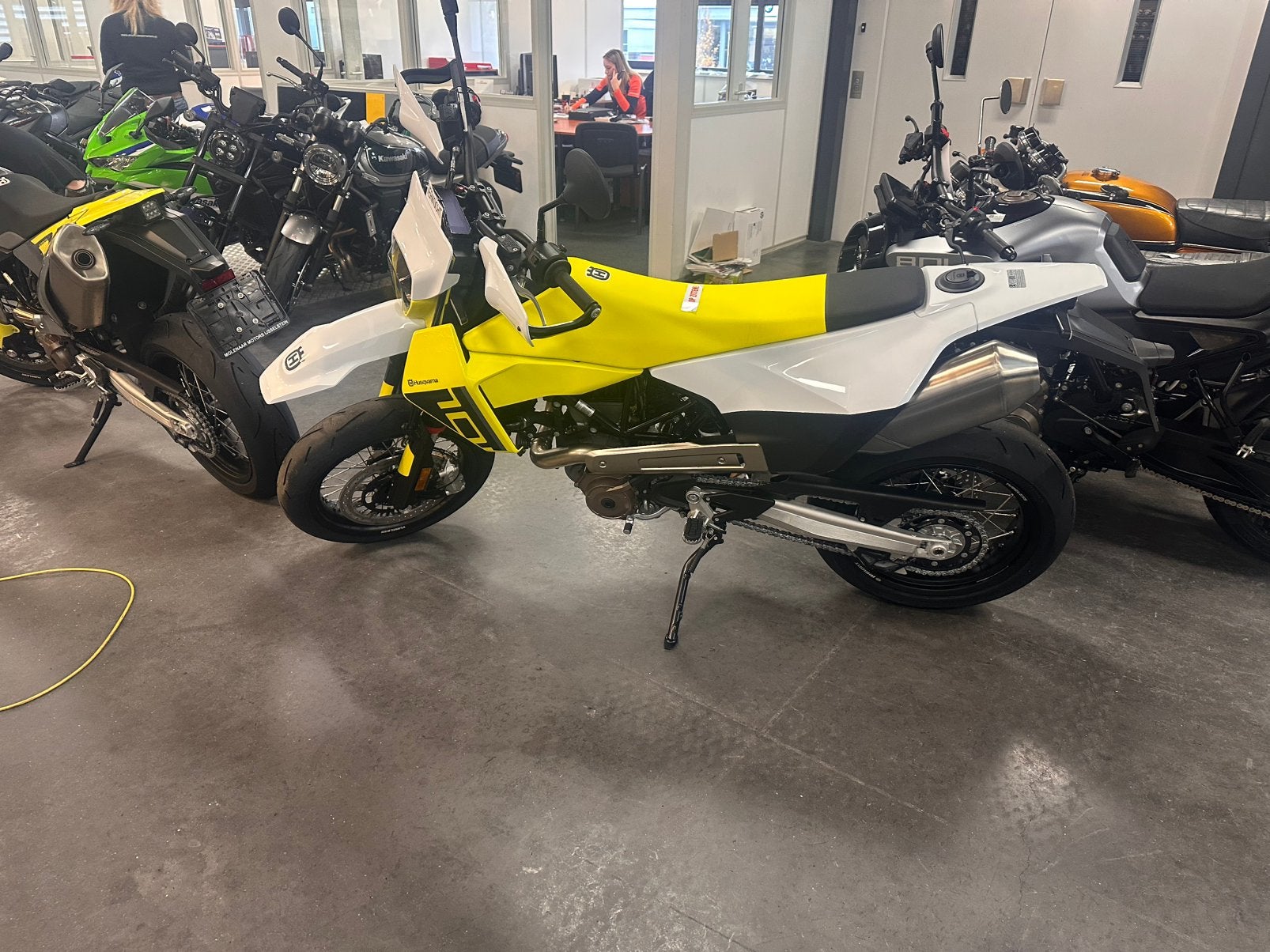 Husqvarna 701 2026 model, Ophalen