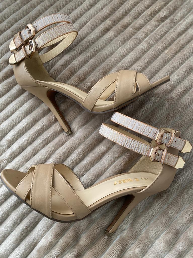 Beige hakken schoenen maat 39, Kleding | Dames, Ophalen, Beige, Schoenen met hoge hakken, Gedragen