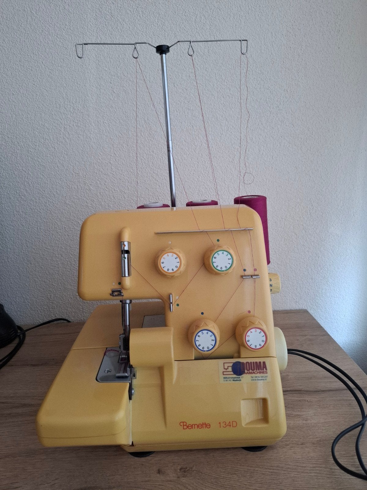 Bernette 134D Lockmachine, Ophalen, Gebruikt, Lockmachine, Bernina