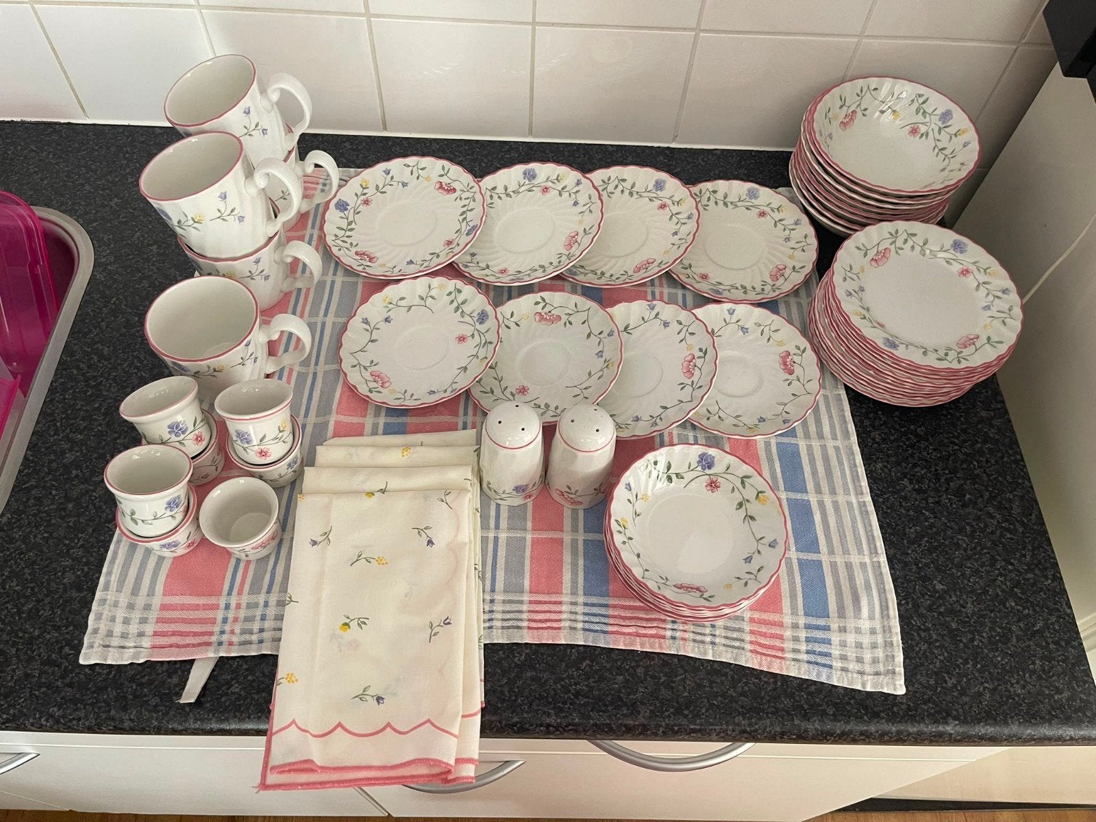 Servies Johnson Brothers Summer Chintz, Overige merken, Ophalen of Verzenden, Zo goed als nieuw, Overige stijlen