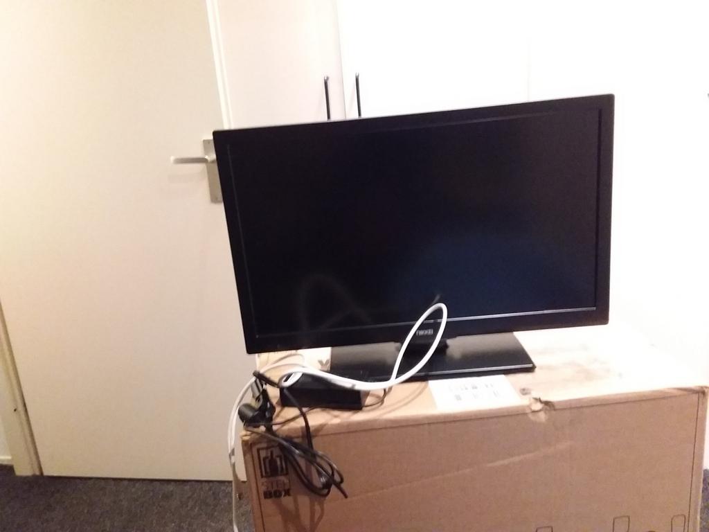 T.V met d.v.d 12 volt, Ophalen of Verzenden