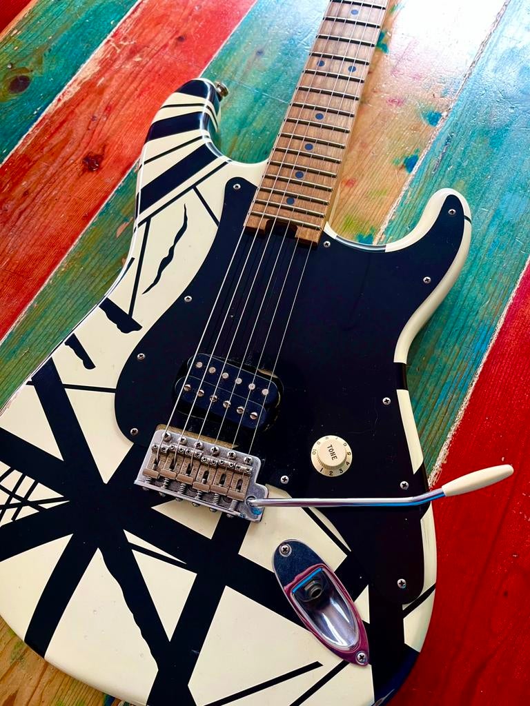 EVH ‘78 Striped Relic Edward Van Halen Frankenstrat, Ophalen of Verzenden, Zo goed als nieuw, Solid body, Overige merken