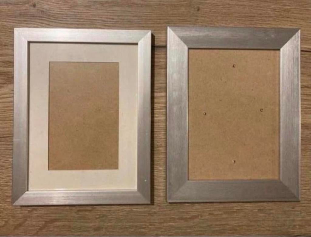 2 zilverkleurige fotolijstjes, Audio, Tv en Foto, Fotografie | Fotolijsten, Ophalen of Verzenden, Gebruikt