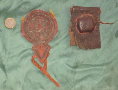 Moju, Gris-gris, medicine bag leren amulet-houders W. Afrika, Antiek en Kunst, Ophalen of Verzenden