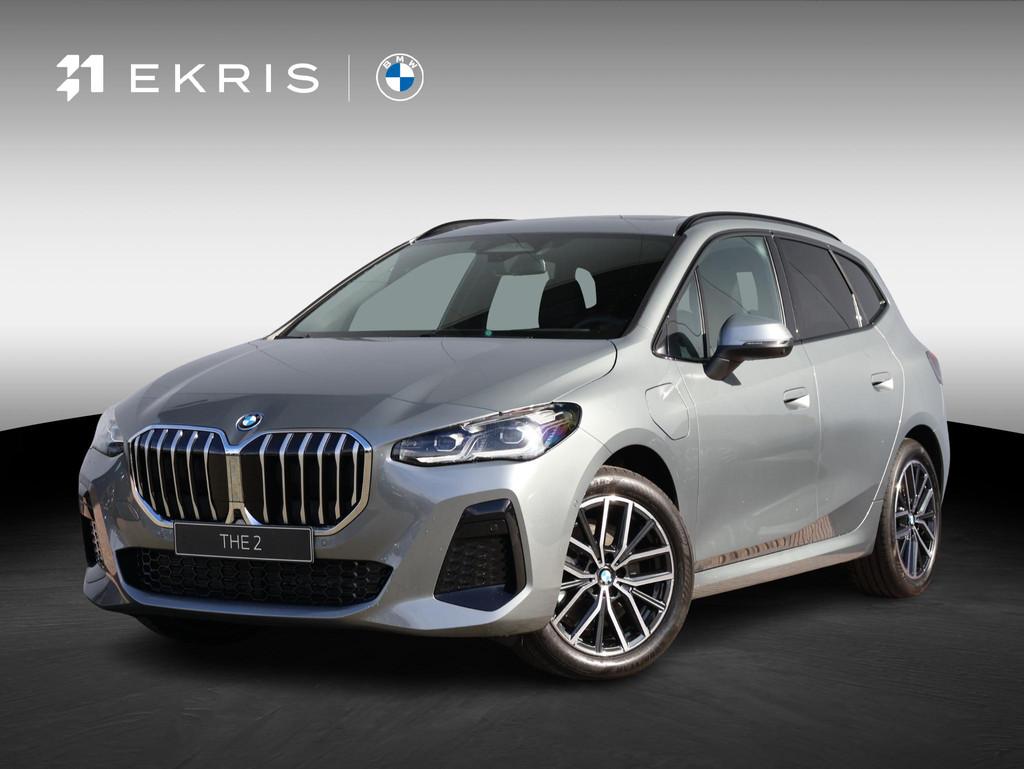 BMW 2 Serie Active Tourer 230e xDrive M Sportpakket | Travel, Auto's, BMW, Automaat, Stof, 16 kWh, Stoelverwarming