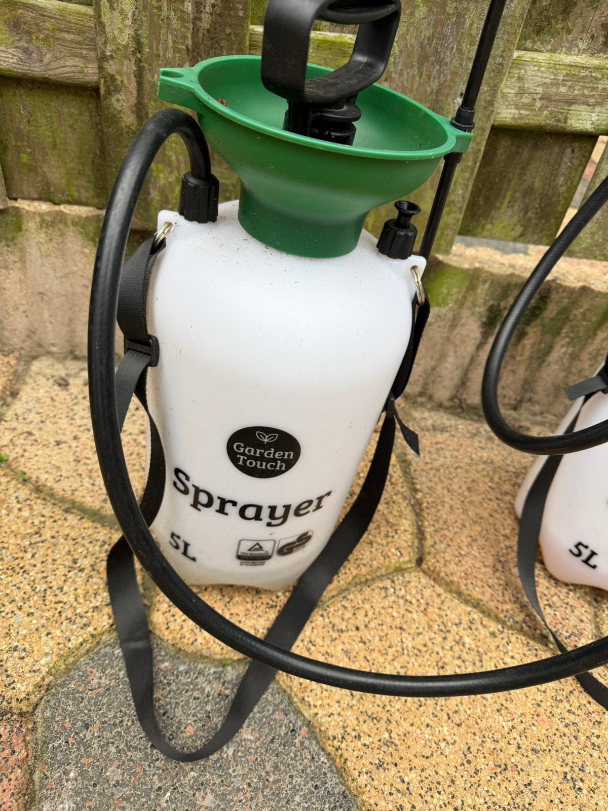 Foto 3 van Set van 2 Garden Touch Drukspuiten / Onkruidspuiten –5 Liter