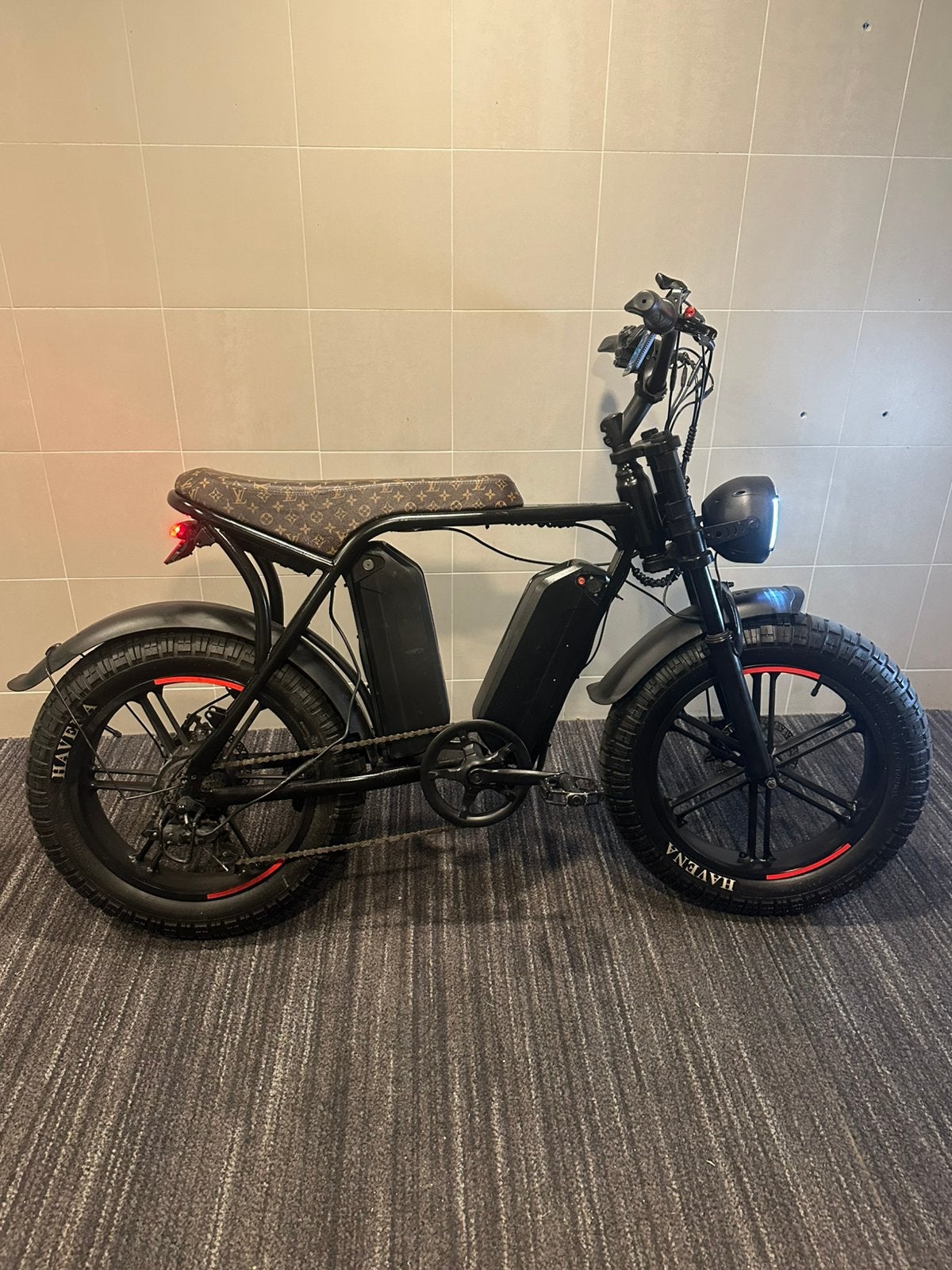 Ouxi V8 Veel vernieuwd, Zo goed als nieuw, 59 cm of meer, 50 km per accu of meer, Ophalen