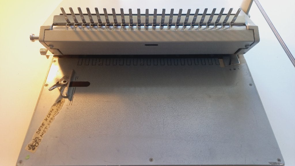 Inbindmachine A4 met plastic ringbanden, Ophalen, Gebruikt