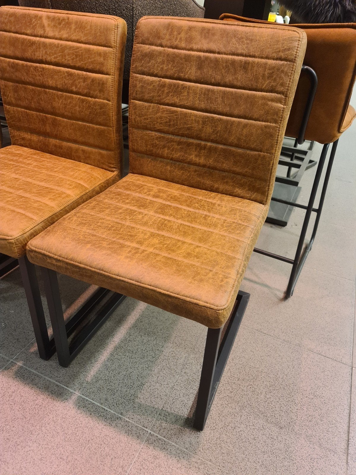 Nieuwe eetkamerstoel leer microvezel cognac bkeus €30p/st, Ophalen, Industrieel landelijk barok brocante koloniaal boheems vintage