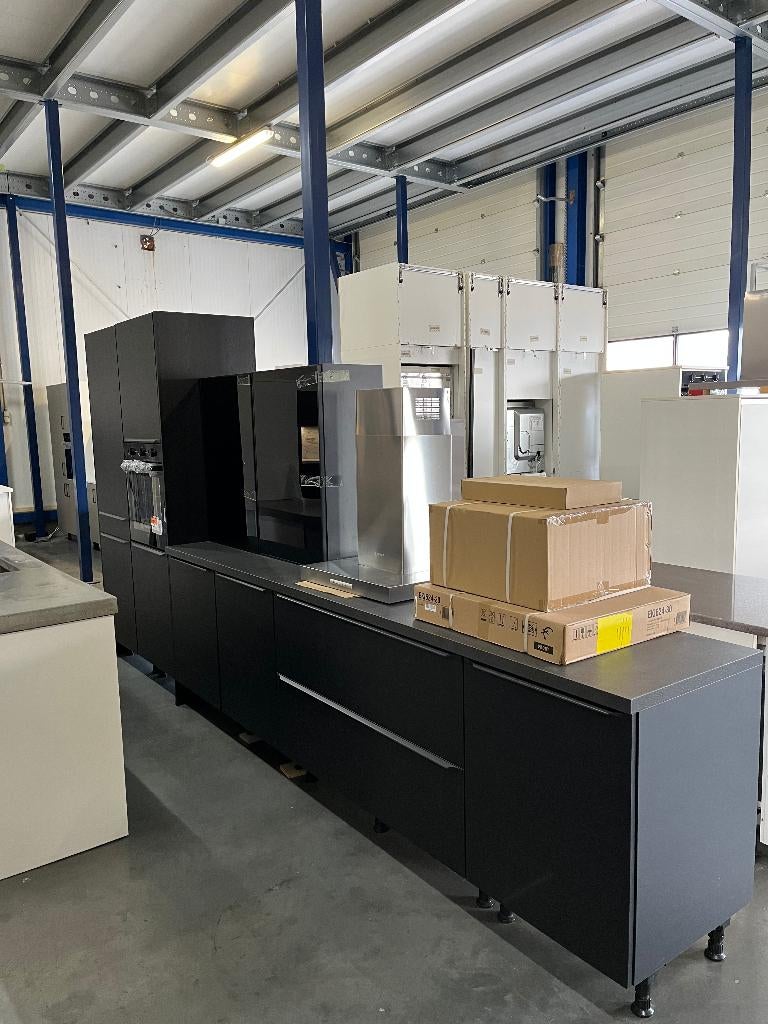 Keuken Compleet met APP 120Keukens op voorraad Nr. 2917, Nieuw, Enkelwandige keuken, Ophalen of Verzenden, Met kookeiland