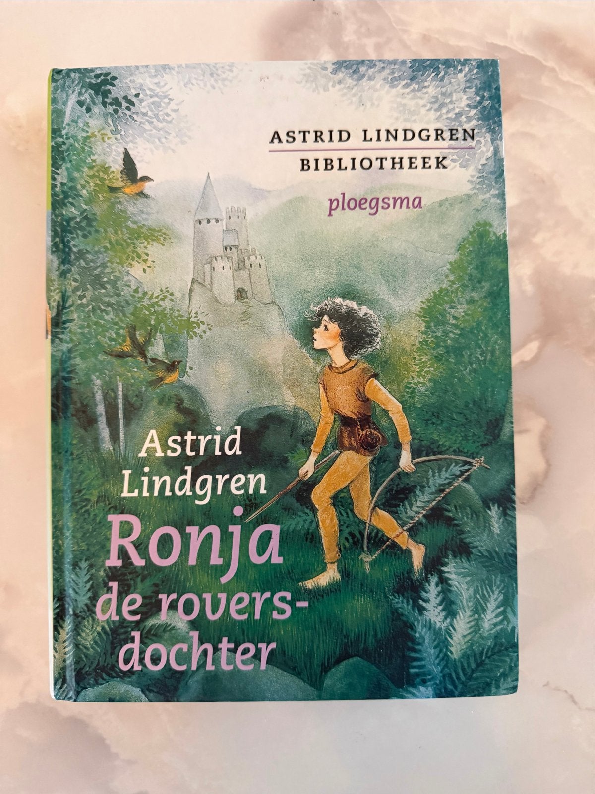Ronja de roversdochter - Astrid Lindgren (kinderboek), Ophalen of Verzenden, Gelezen, Fictie