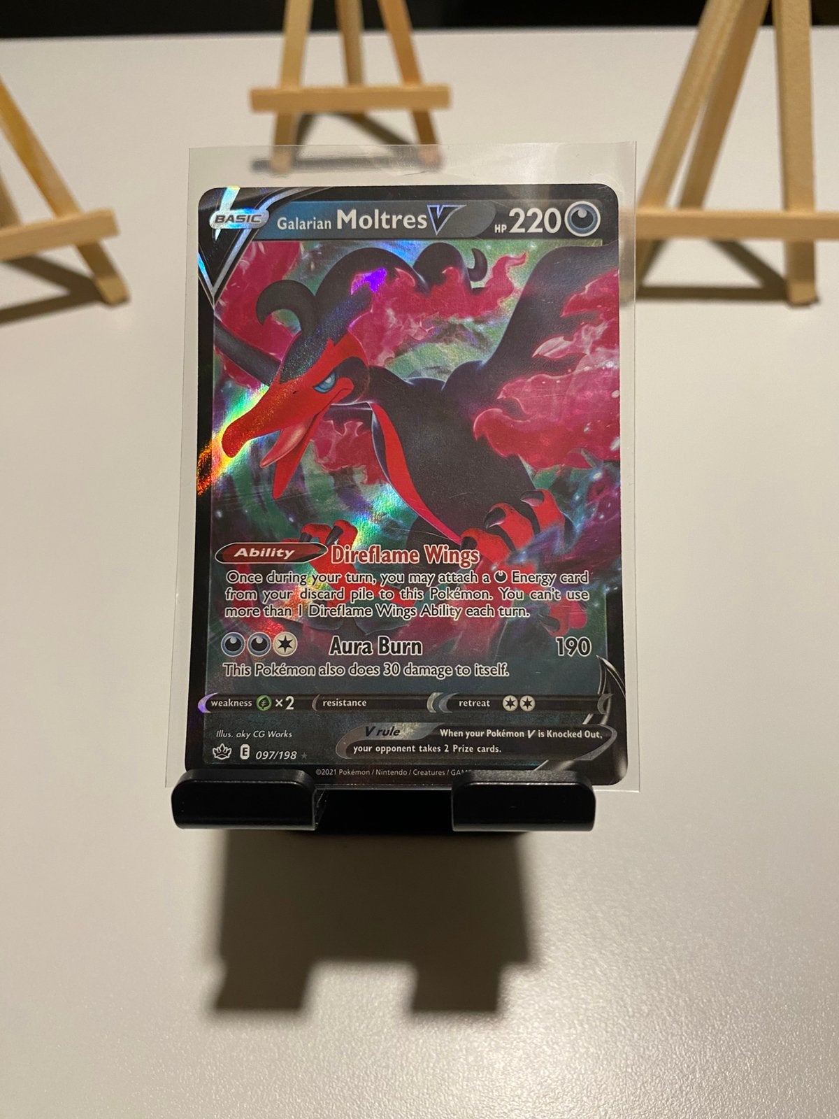 Galarian Moltres V NM, Hobby en Vrije tijd, Ophalen of Verzenden, Zo goed als nieuw