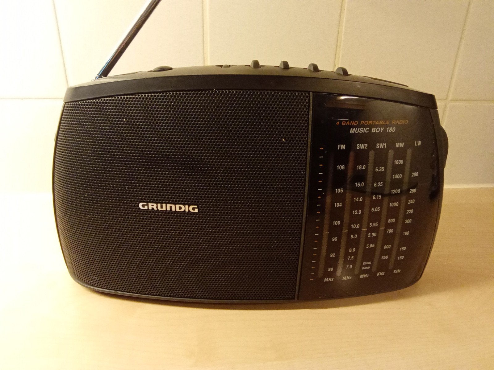 Grundig Music Boy 180 Draagbare Radio - 4 Band, Audio, Tv en Foto, Radio's, Ophalen, Gebruikt, Radio
