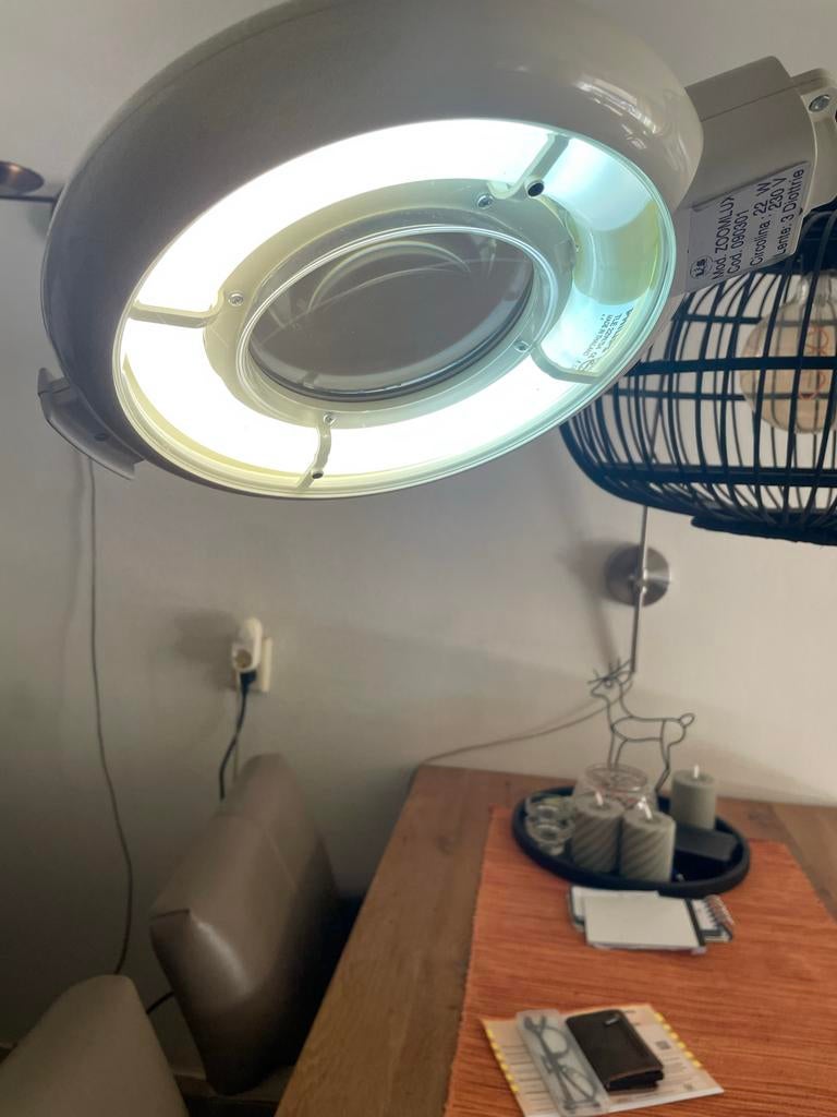Professionele loeplamp met voet, Hobby en Vrije tijd, Ophalen, Gebruikt, Loeplamp