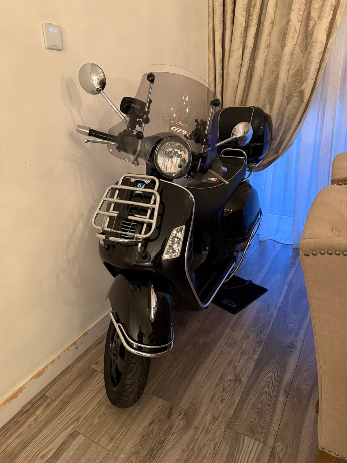 VESPA GTS 300 IE ZWART BOM VOL BOUWJAAR 2009, Fietsen en Brommers, Snorfietsen en Snorscooters, Zo goed als nieuw, Vespa, Benzine
