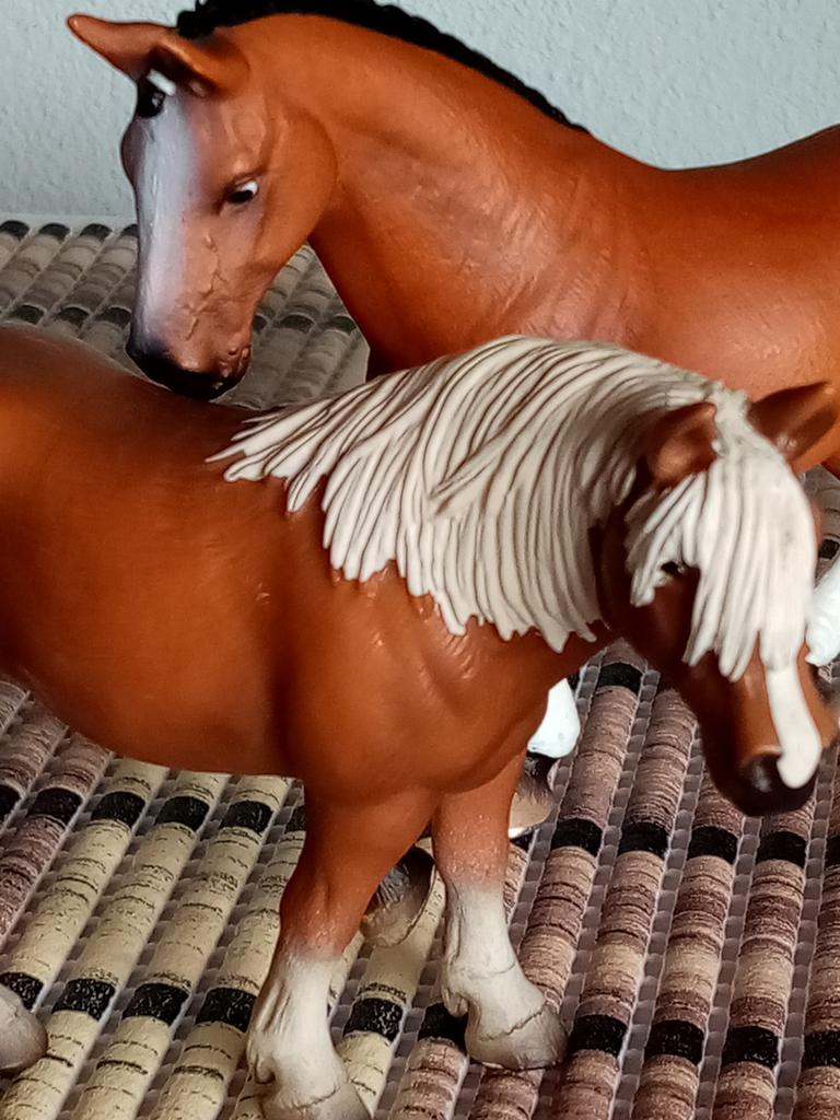 2 Leuke paardjes van sleigh, Ophalen of Verzenden, Zo goed als nieuw, Paard, Beeldje of Figuurtje