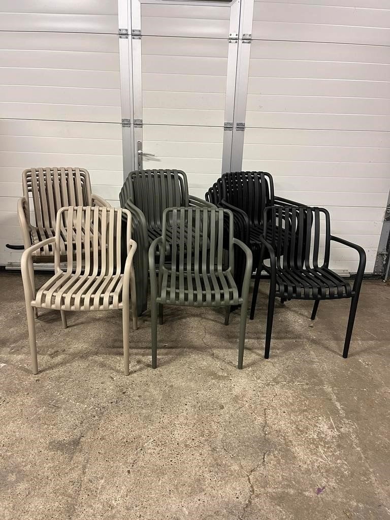 21 stuks Luxe kunststof horeca restaurant Terras stoelen, Tuin en Terras, Ophalen, Zo goed als nieuw