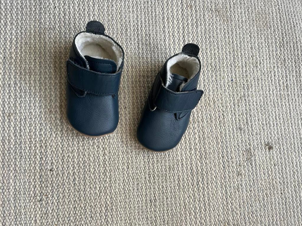 Hele mooie leren slofjes met wol gevoerd!, Kinderen en Baby's, Babykleding | Schoentjes en Sokjes, Ophalen of Verzenden, Zo goed als nieuw