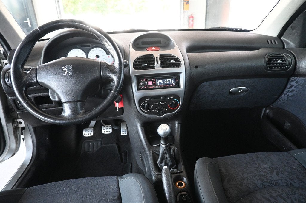 Peugeot 206 1.4 Quiksilver Airco Elektrisch Pakket! Direct L, Auto's, Peugeot, Voorwielaandrijving, Stof, Zwart, 4 cilinders