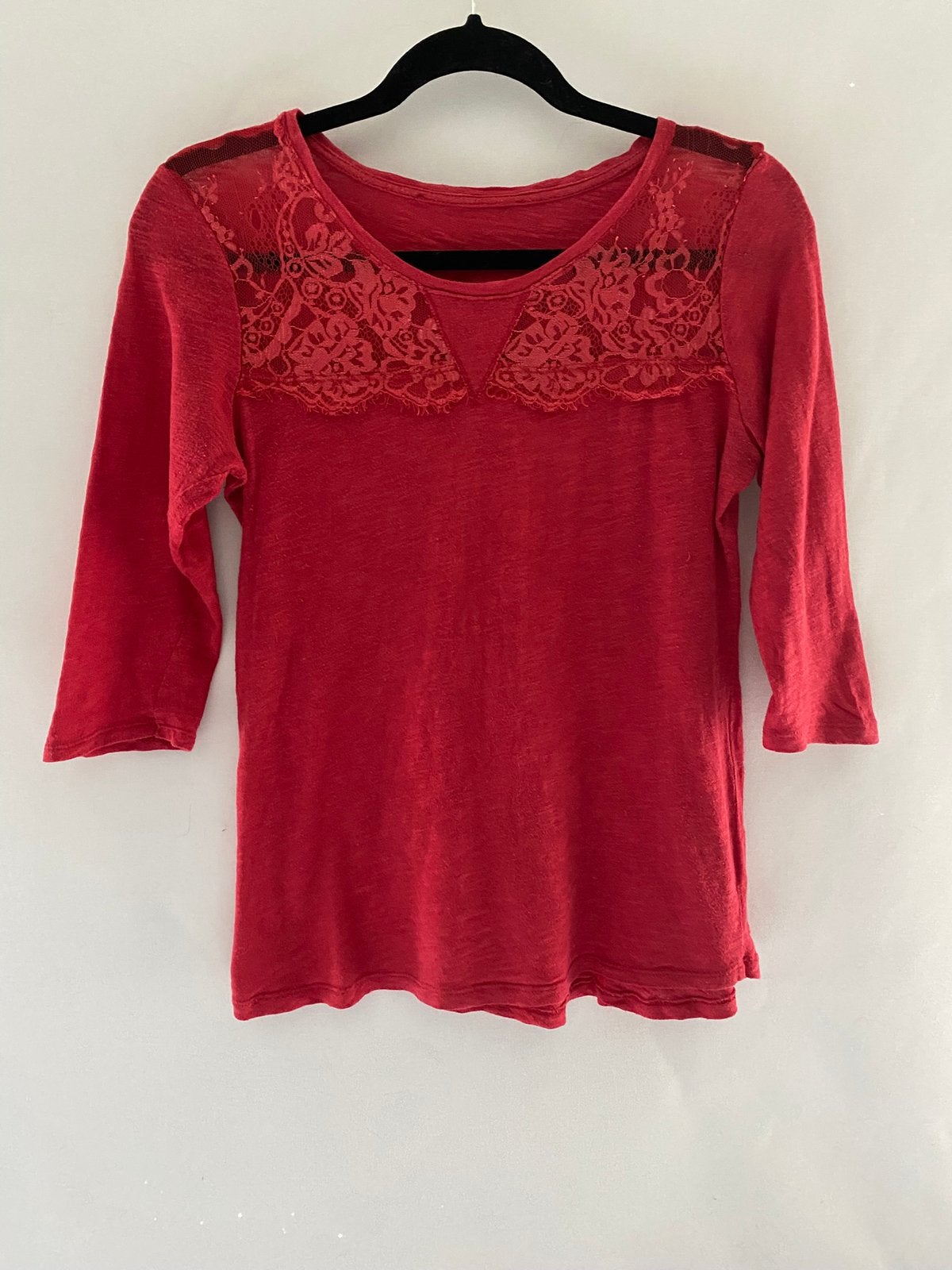 Atmosphere top met kant rood maat S/36, Kleding | Dames, Ophalen of Verzenden, Gedragen, Rood, Maat 36 (S)