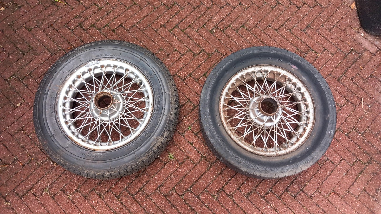 Set van 2 gebruikte oldtimer spaakvelgen, Ophalen, Gebruikt